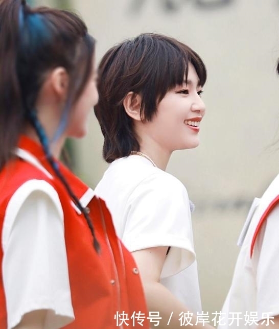 豪门 有种“豪门姐弟”叫baby蔡徐坤,弟弟染红发,姐姐也不甘示弱