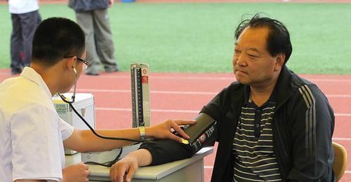 剧烈运动|一天中,什么时候测血压比较好?不注意这3点,测了等于白测