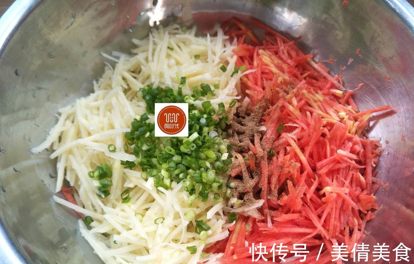 土豆|这样做的早餐饼，天天吃都不腻，做法真的好简单，早上多睡20分钟