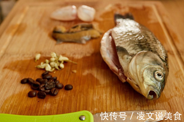 老陈|高血压患者不能吃大蒜提醒控制血压,还有2种食物也要少吃