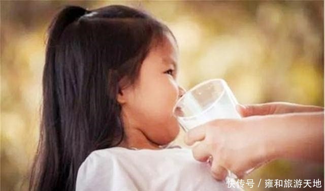 肠胃|4岁娃坐电梯放了个屁,被男子提醒去医院,检查后宝妈庆幸没大意