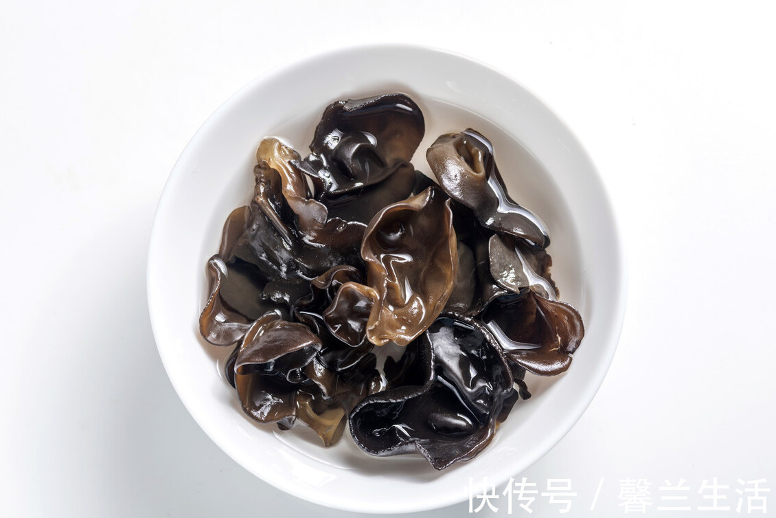 小苏打|泡发木耳,不要再用冷水了,大厨教你一招,泡发速度快,还很干净