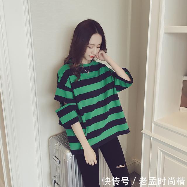 短袖 20岁左右的女生这么穿青春减龄,时尚个性