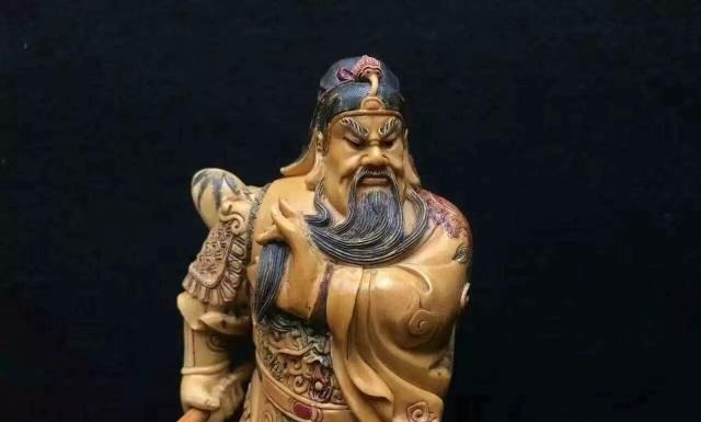 鉴定&男子带“关二爷”鉴宝,称花13套房产请回家,专家幸亏没睁眼