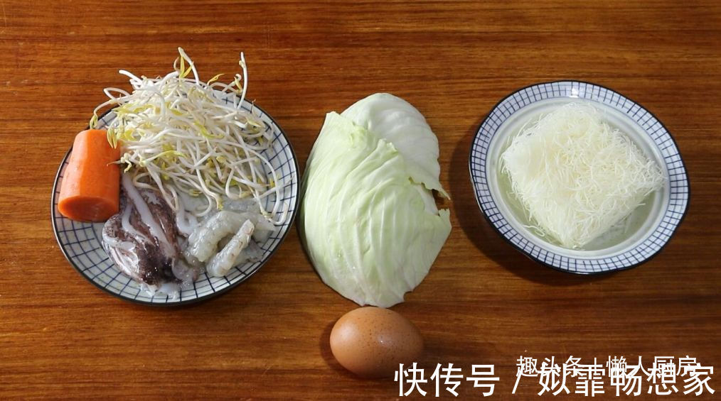 这是海鲜炒米粉的做法,加点它们一起炒,可做菜也可做主食