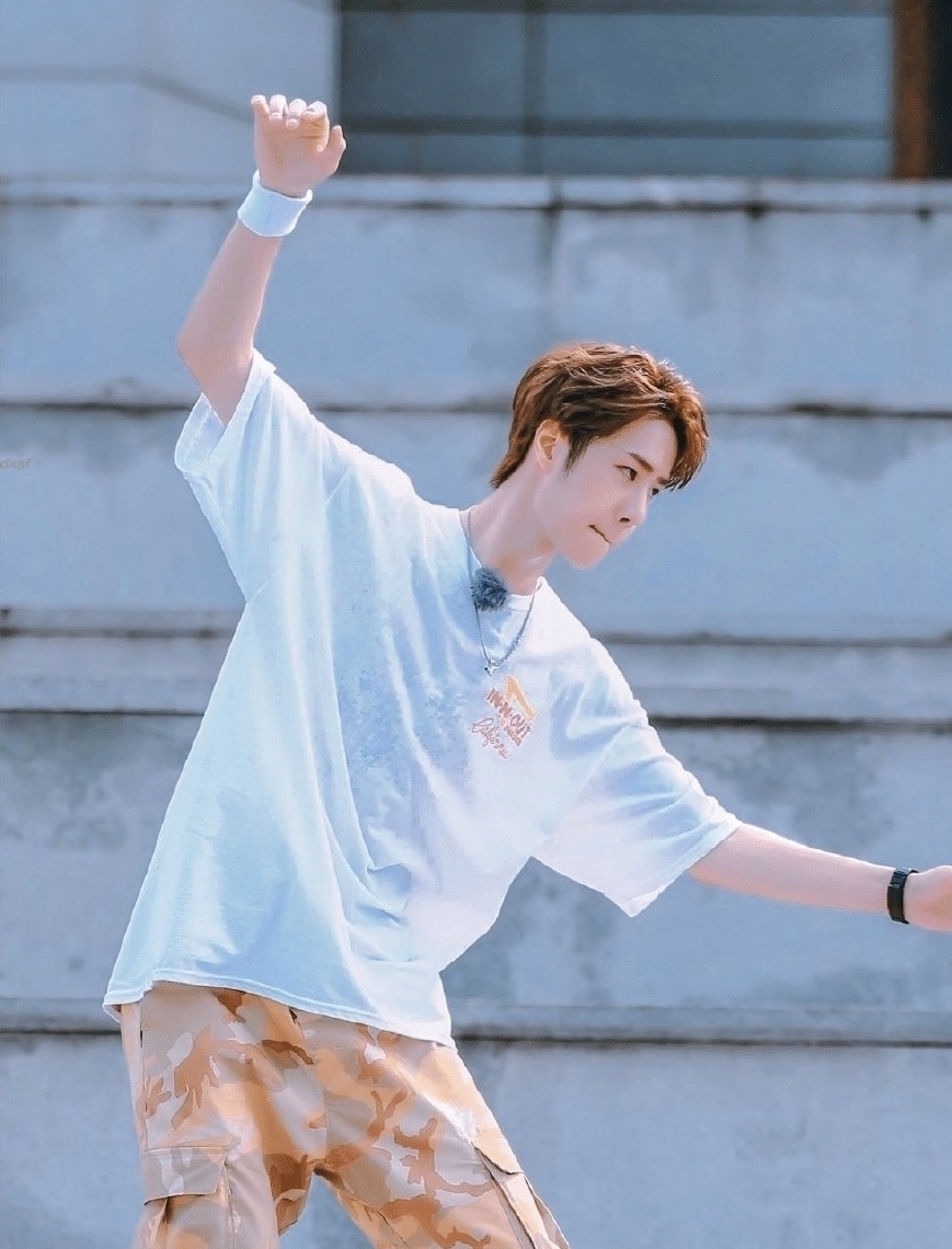 滑板|王一博玩滑板不好嗎?職業(yè)選手都承認他給滑板圈帶來了熱度!