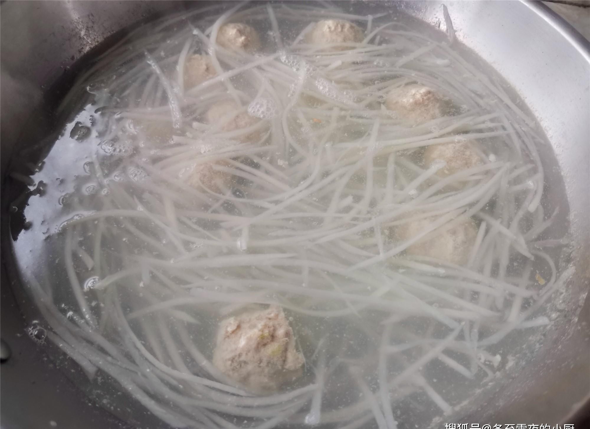 萝卜经典家常做法，百吃不腻，特别适合天冷的时候吃，营养又美味