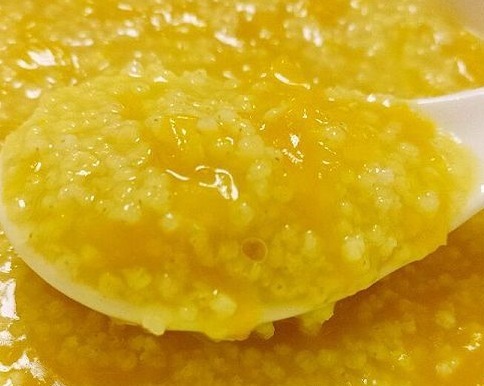 熬小米粥时，用开水还是用冷水很多人弄错，难怪不香黏，米油少