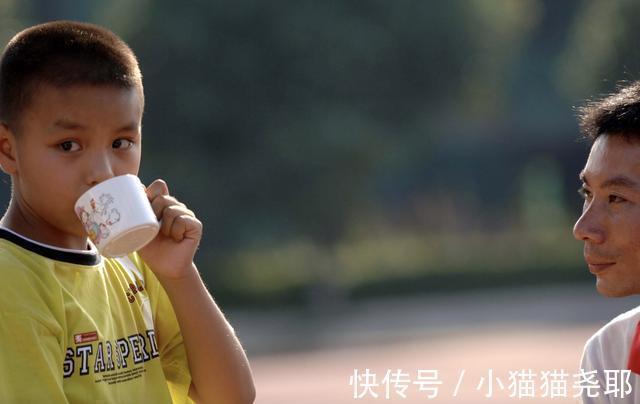 营养成分|天天喝牛奶与从不喝牛奶的孩子,1年后区别明显,家长们该重视了