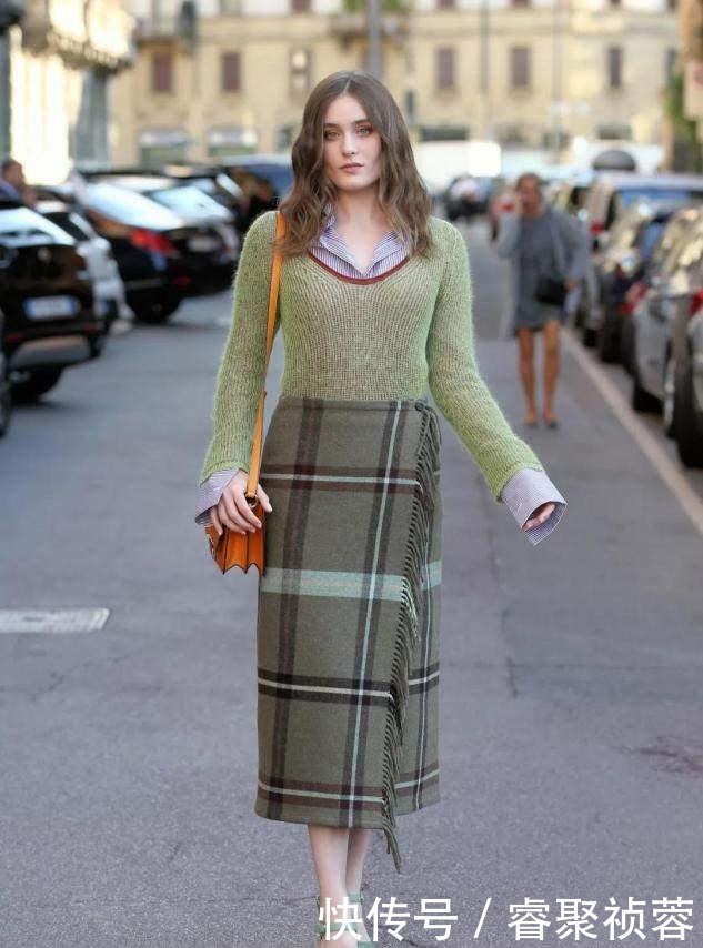 千鸟格|今年秋冬,一定要有一件“毛呢裙”,搭羽绒服时髦不说,特显气质