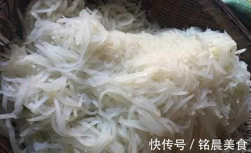 萝卜做馅时,用盐杀水还是下锅焯水?教你一招,味道更香,不出水
