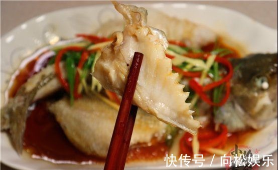 不论做什么鱼，最忌放盐和料酒，教你饭店不外传做法，鲜嫩无腥味