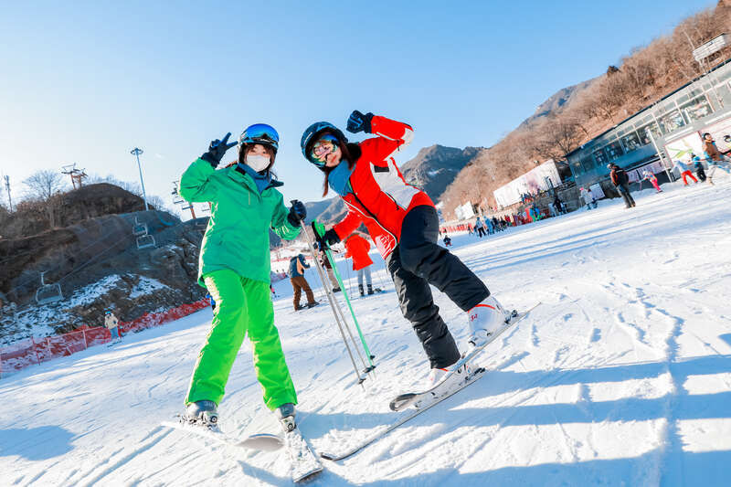 冰雪|体验冬奥冰雪魅力，京港青年共迎新年