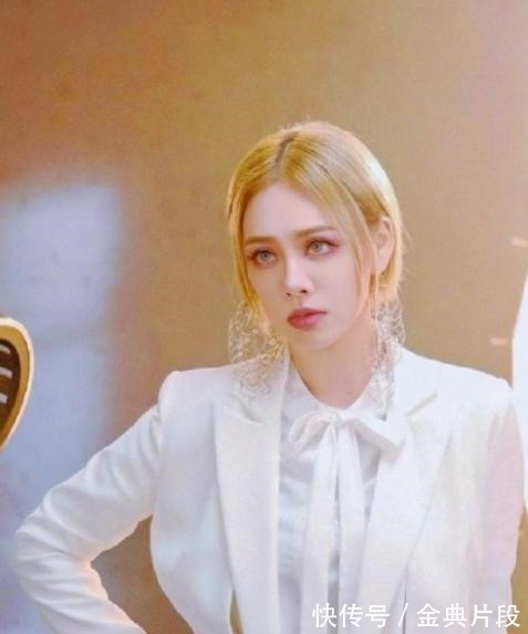 《浪姐》公演造型翻车黄圣依泡泡袖土掉渣，金晨穿“睡衣”表演