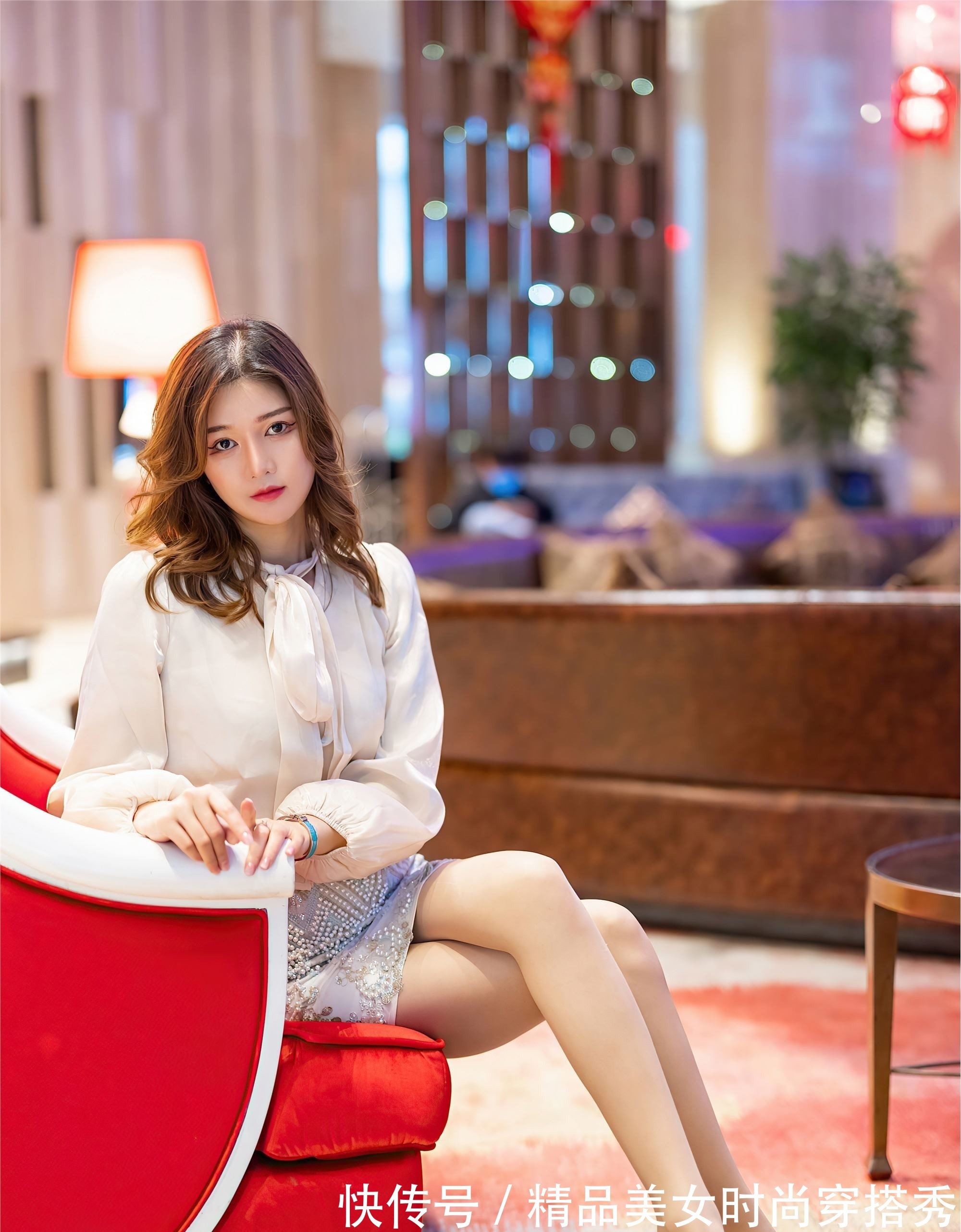 短裙|雪纺衫搭配印花短裙,简约大气,尽显优雅的知性美