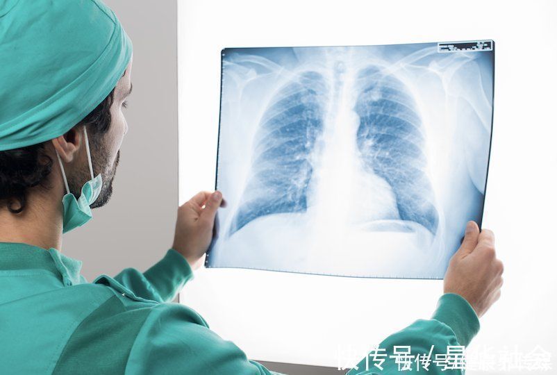 胸片|男子肩痛竟查出肺癌!医生提醒:肩部有这些症状,可能是大病