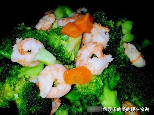 西兰花炒虾仁的做法，很多人没注意这一点，难怪不西兰花清脆