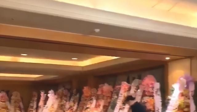 酒店|女子参加韩国朋友婚礼，到酒店一看，眼前一幕让她傻眼了：像葬礼