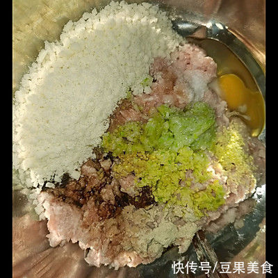 好吃|小白也能轻松学会的炸肉丸子，不油腻超好吃哦