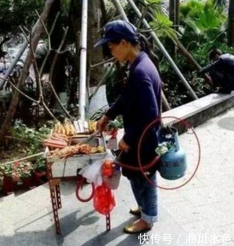 |搞笑图片幽默段子笑话:哈哈哈,麻袋里装的是啥呀,这么重