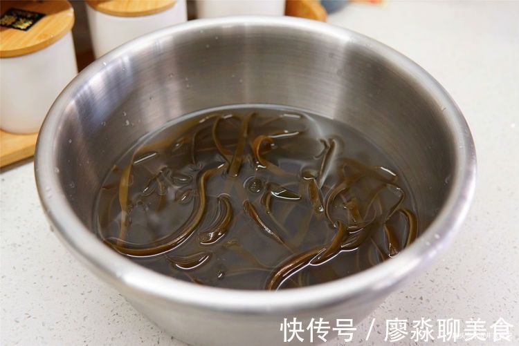 蒜汁|清爽开胃的凉拌海带丝做法,好吃到停不下来,多一步味道就香了