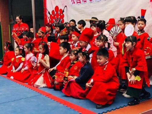  大南路小学493件创意“剪纸汉服”登上“秀场”，展现民族服饰之美！