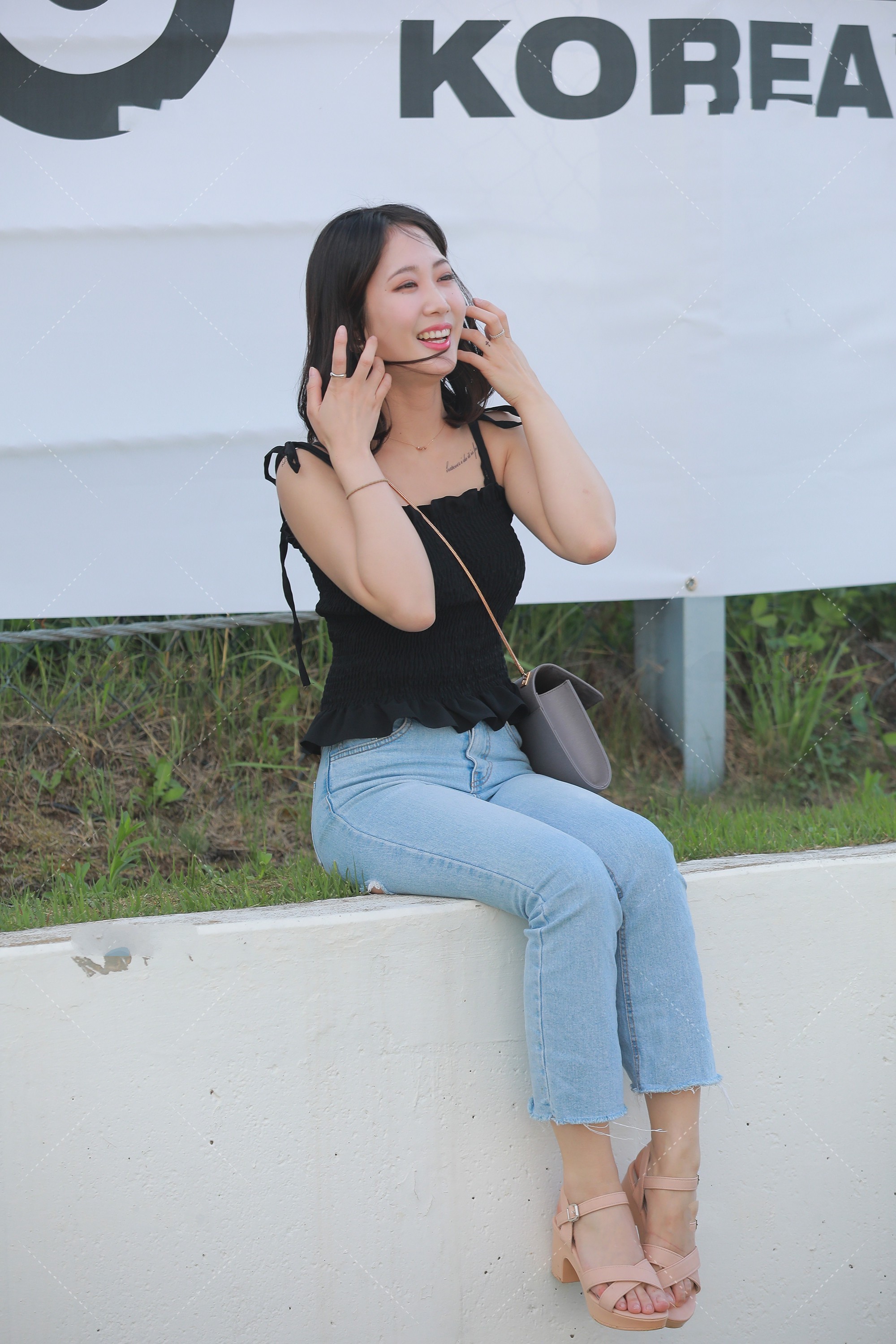 上衣|黑色上衣搭配蓝色裤子, 经典穿搭, 青春靓丽