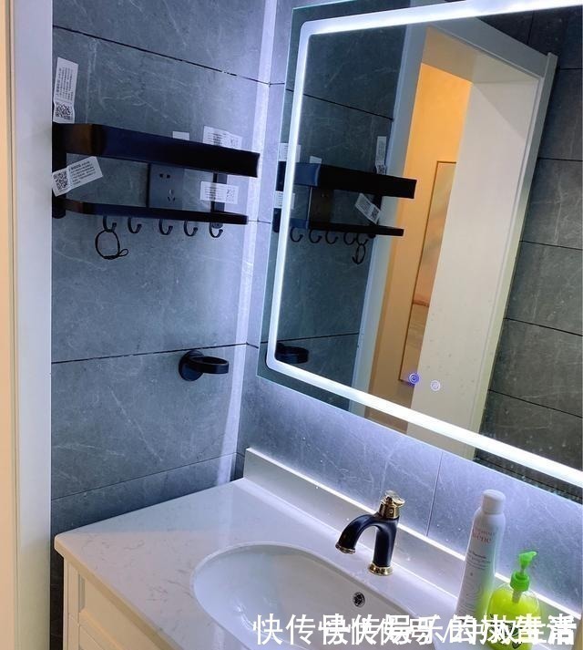 客厅|新房通风半年准备入住,打扫干净漂亮极了,进门就被客厅迷住了