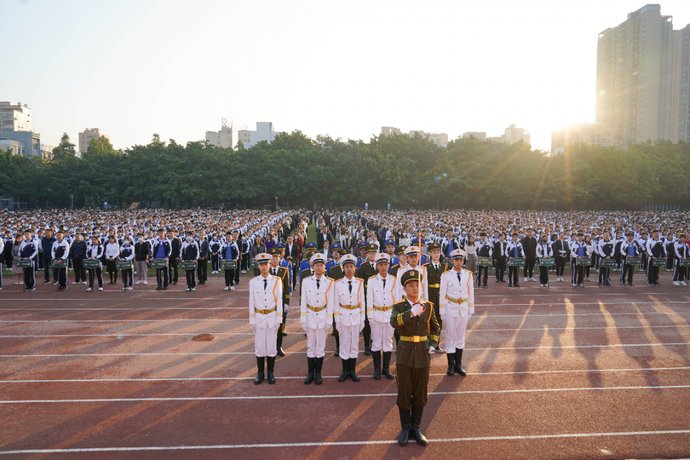 你好，新学期！光明区高级中学举行新学期开学典礼暨表彰大会