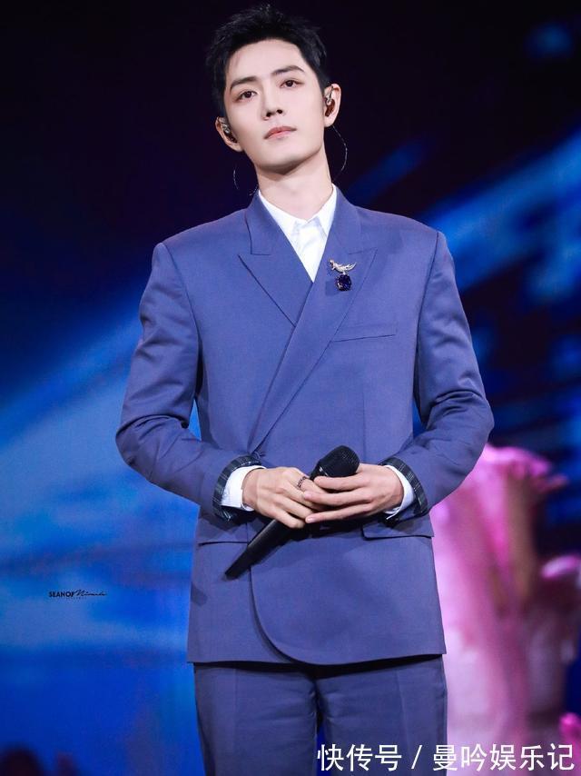 那英老师|东方卫视主持人晒幕后合影，肖战被众星包围，两边都是好搭档