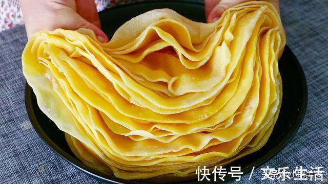 面团|开水烙玉米面饼,一次烙15张,又薄又软不用油,低脂营养又好吃
