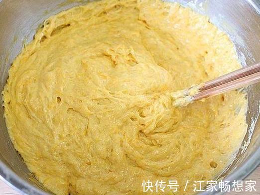 教你电饭锅蒸发糕,1碗玉米面加2个鸡蛋,出锅比蛋糕好吃