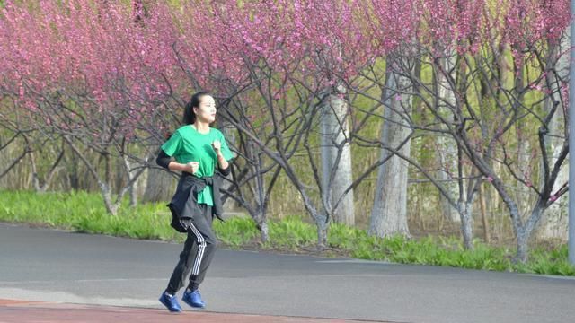 吸烟者,身体四处亮起“红灯”,肺部可能逐渐变脏,再难也要戒烟