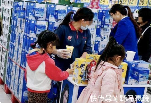 口渴|孩子逛超市口渴,宝妈拿空饮料瓶结账,收银员:麻烦10倍赔偿