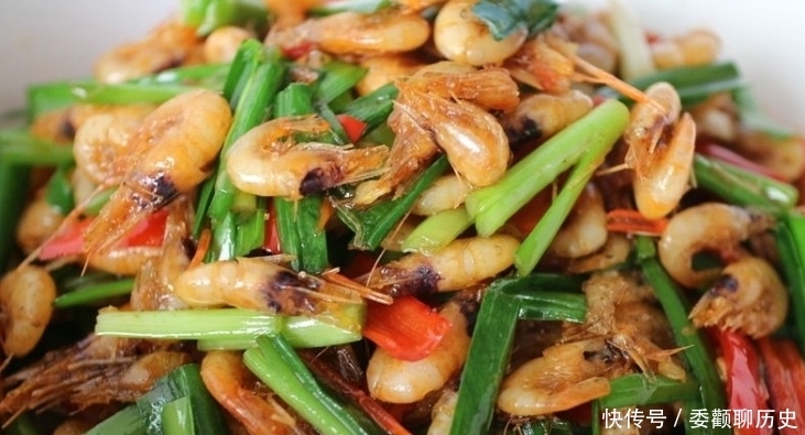 炒鸡蛋|韭菜别再炒鸡蛋了!教你3步,韭菜和“它”一起炒,美味还补钙!