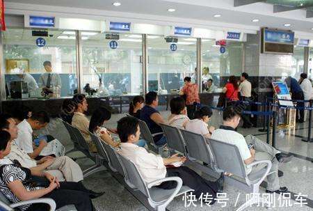 保值性|银行表妹买房时,坚持“少交首付多贷款”,知道原因才知多聪明