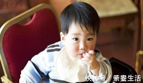 宝妈|宝宝多大才能和大人随餐？过早吃“大人饭”，小心变成“重口味”