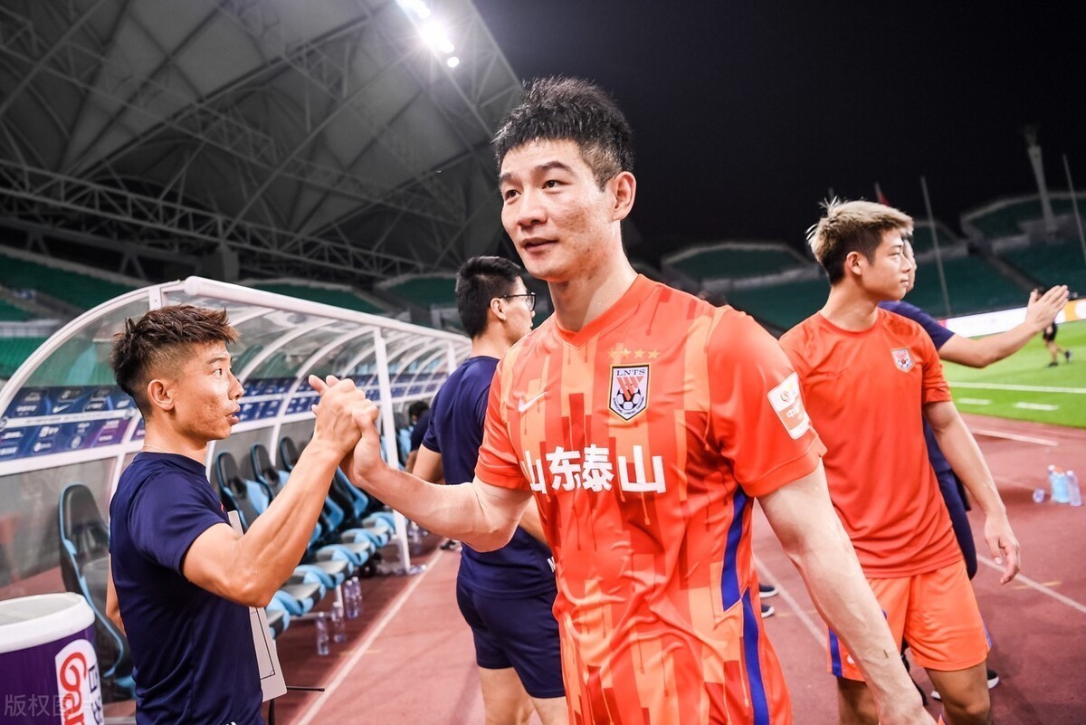 李铁|李铁国足有3人入选没必要,如果换另外3人,球队实力可提升一档