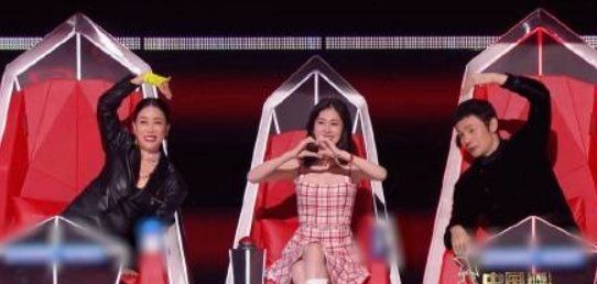 夸選手比周深厚重,遇大型社死現(xiàn)場(chǎng)!好聲音為何離不開那英的虎?