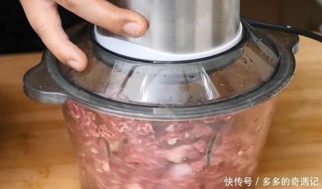 松软|炸牛肉丸子时,切记“3用2不用”,丸子酥香松软,久放不变硬