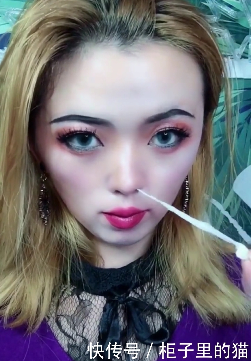 美女卸妆鼻子拉扯出“面条”,网友求你别卸赶紧塞回去