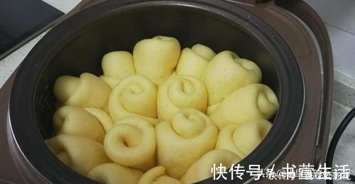 面包|教你面包最简单的做法，不用烤箱不用蒸，暄软拉丝，再也不用买了