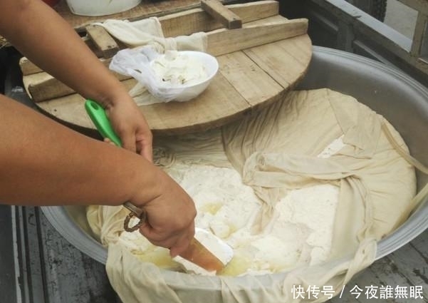 恶心|这位大姐卖的街边小吃,看的让人恶心,吃起来却令人欲罢不能