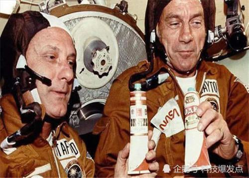 宇航员上天为什么要配枪杨利伟也是这样,苏联有前车之鉴
