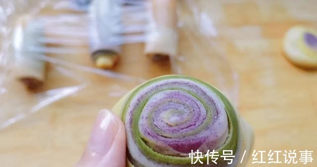 酥皮月饼|中秋来点不一样的,五彩月饼颜值高,酥软不腻味道好!