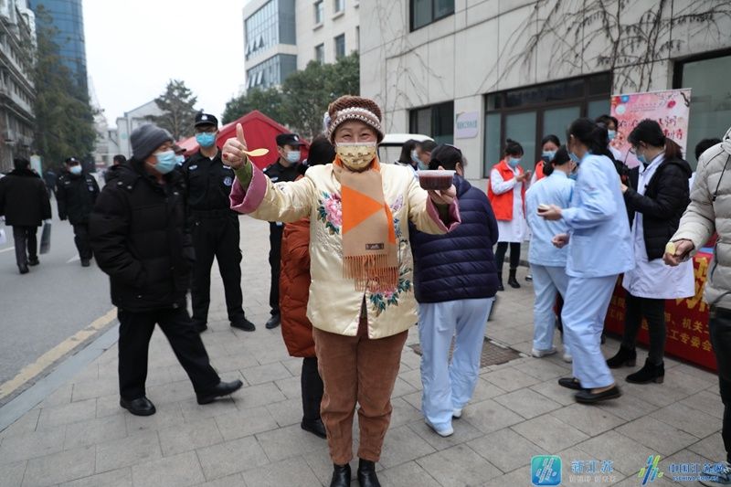 患者们|浓浓腊八粥，暖暖医患情 江苏省肿瘤医院为患者送上养身粥