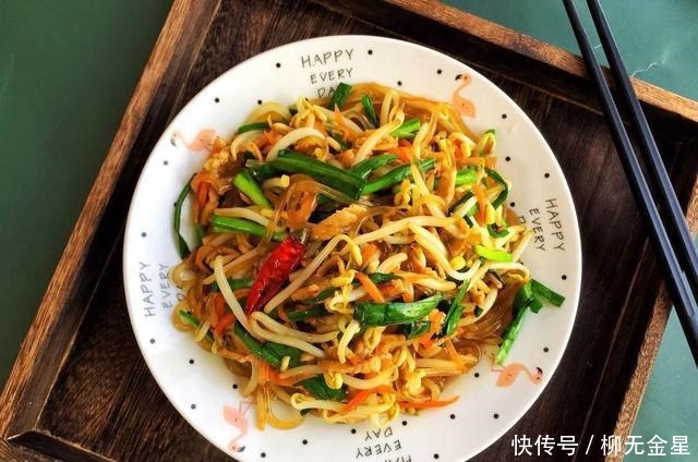 红薯粉条|豆芽炒粉条想要做得好吃,多加一步操作,豆芽鲜脆粉条爽滑太过瘾