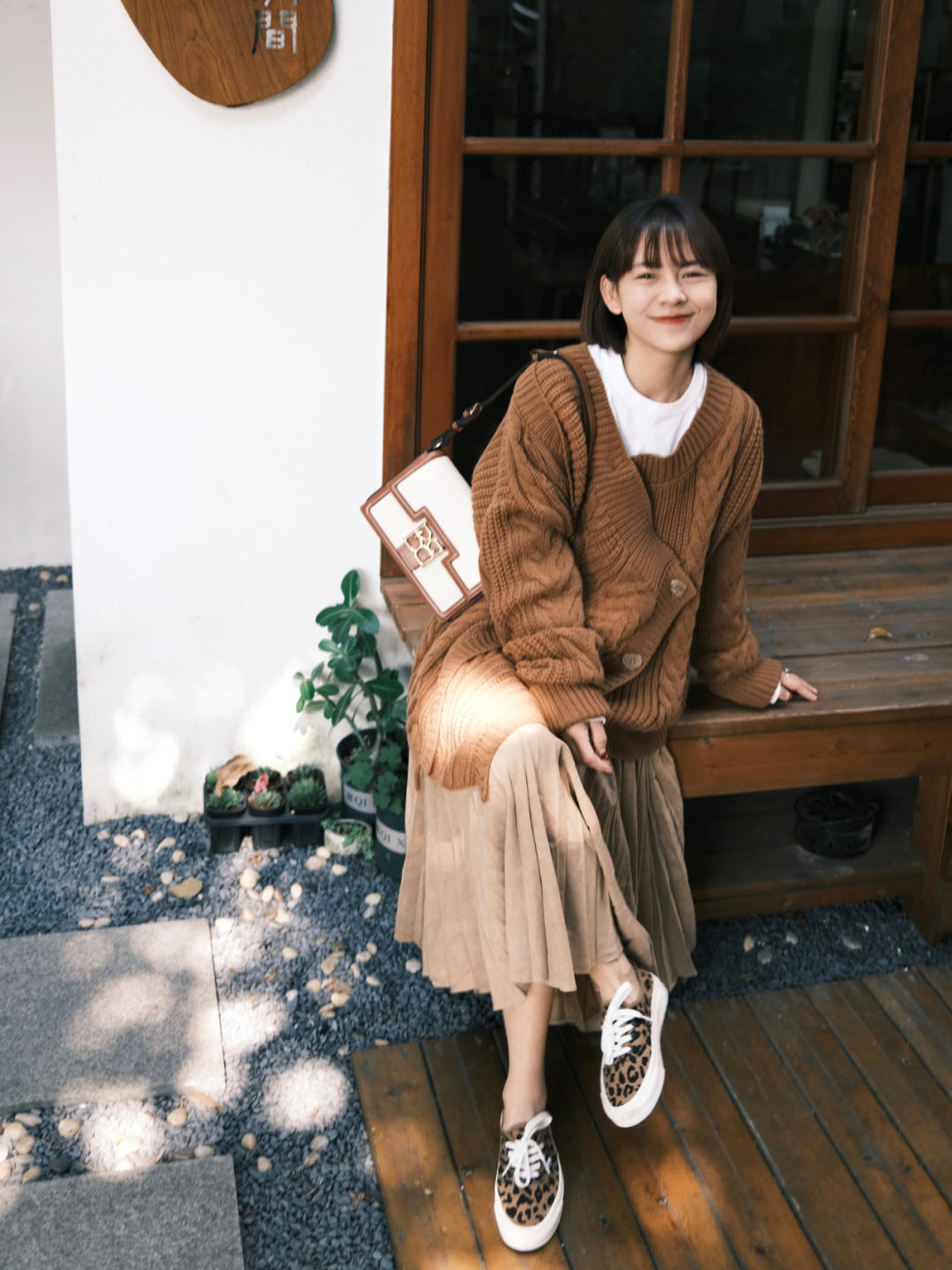 黑色|“毛衣+半裙”又火了,爱美女孩掌握写3个搭配技巧,个性又耐看!