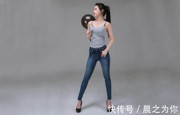 搭配 -清新甜美的牛仔裤美女,突显身材与气质,吸引力十足!