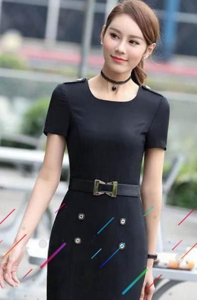  无限|街拍万里挑一的小姐姐，娴雅娇容性感无限，身材让人心动